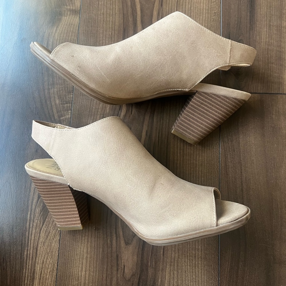 Naturalizer nude mule heels.